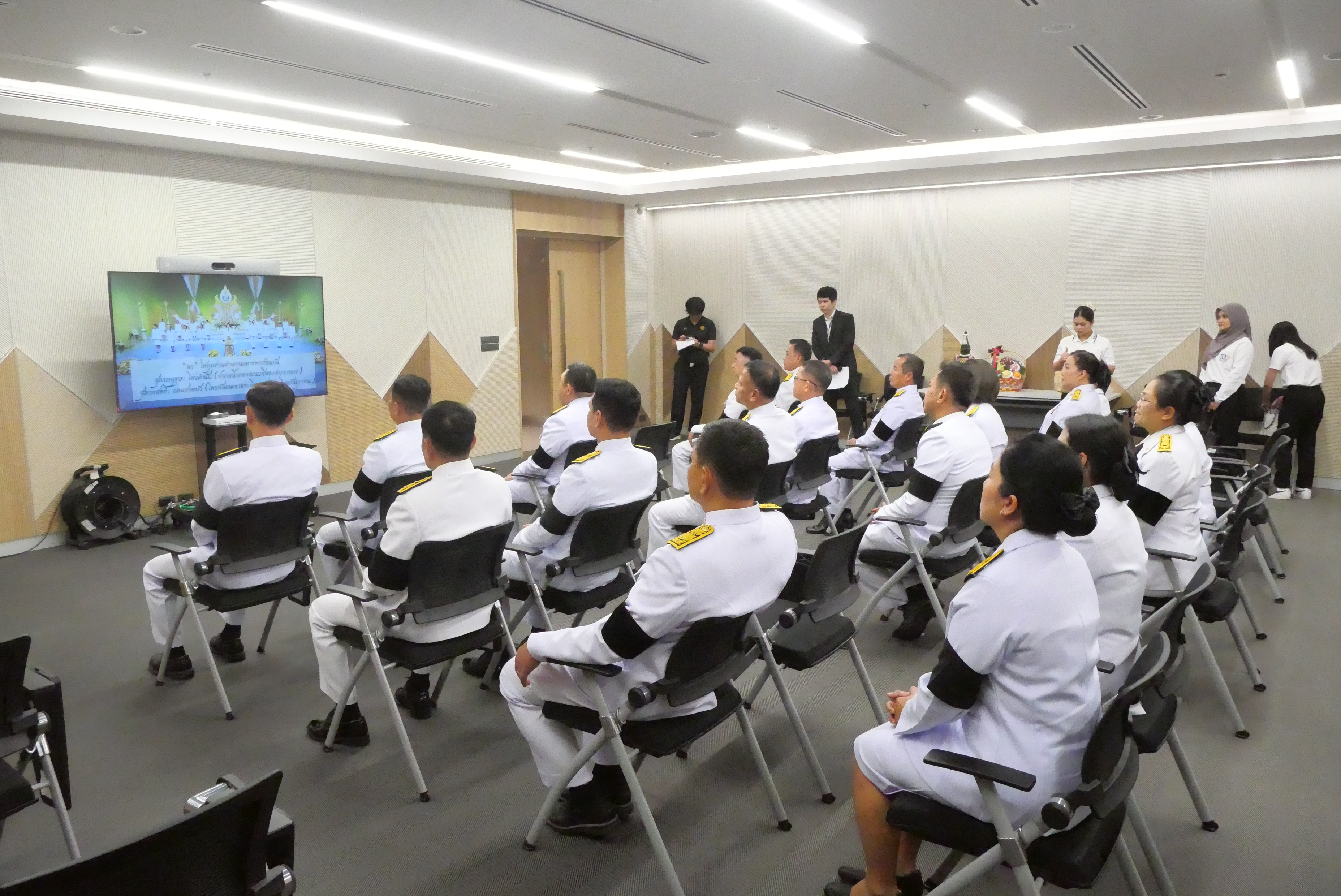 title - คณะผู้บริหาร ส.ป.ก. บันทึกเทปถวายพระพรชัยมงคล สมเด็จพระนางเจ้าสุทิดา พัชรสุธาพิมลลักษณ พระบรมราชินี เนื่องในโอกาสวันเฉลิมพระชนมพรรษา 48 พรรษา